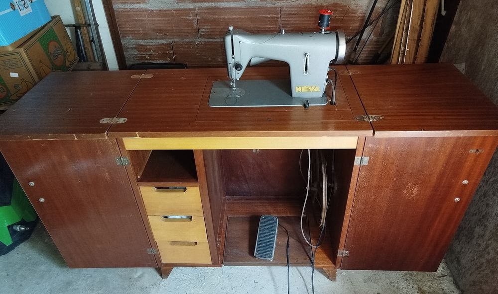 Machine � coudre Neva + meuble 200 Cast�ra-Verduzan (32)
