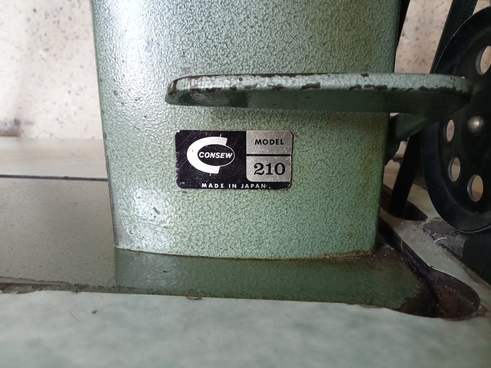 machine � coudre prof CONSEW MODEL 210 100 La S�auve-sur-Sem�ne (43)