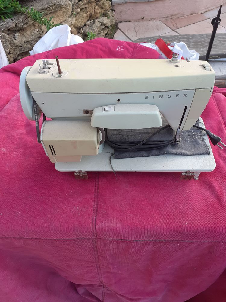 Machine � coudre SINGER 15 Istres (13)