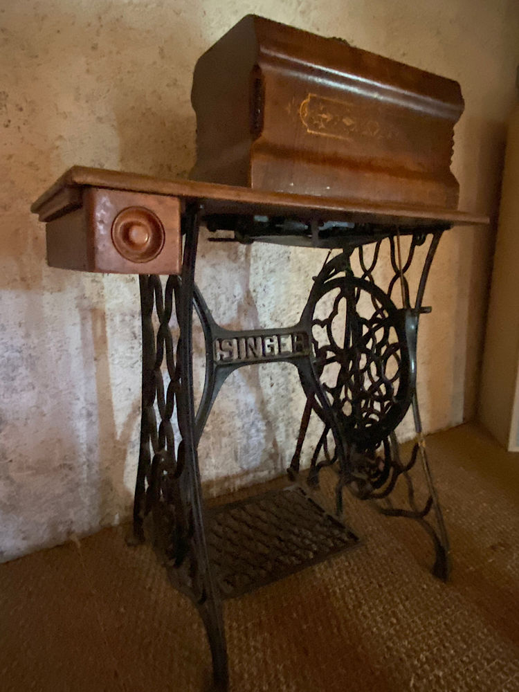Machine � coudre Singer ancienne pour la d�coration 60 Longessaigne (69)