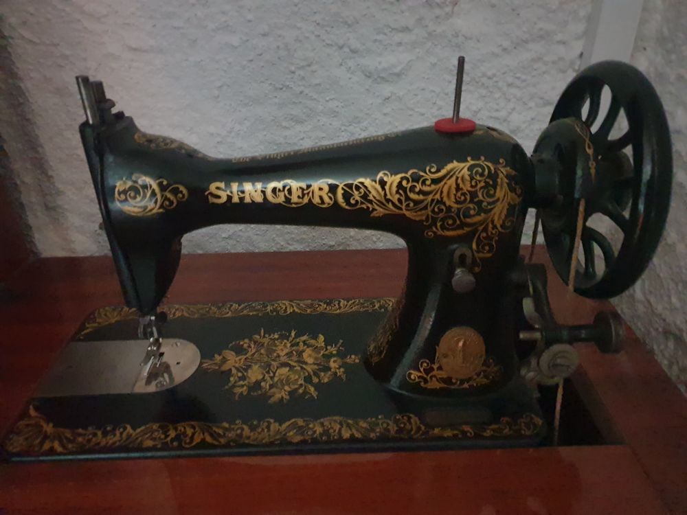 Machine � coudre Singer � p�dale 80 Signes (83)