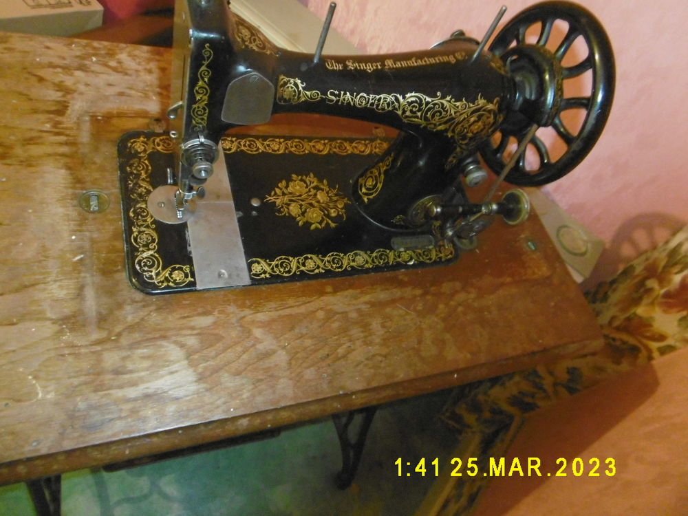 MACHINE A COUDRE SINGER A PEDALES 100 Tignieu-Jameyzieu (38)