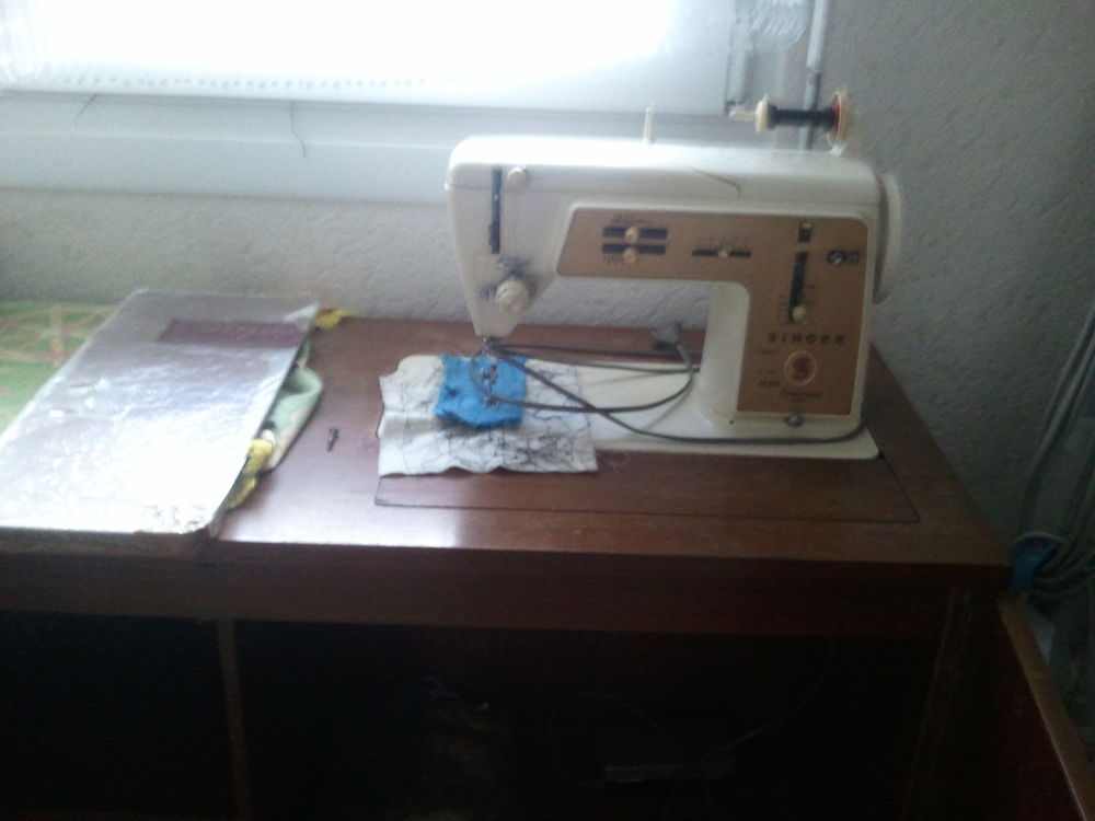 machine � coudre SINGER avec meuble 0 Montb�liard (25)
