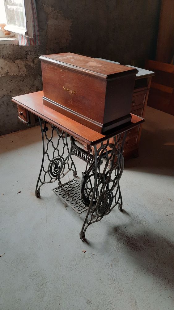 MACHINE A COUDRE SINGER AVEC MEUBLE 0 Anse (69)