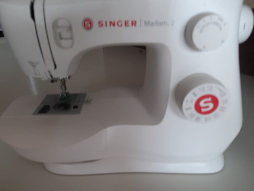 machine � coudre singer madame 2 190 Bordeaux (33)