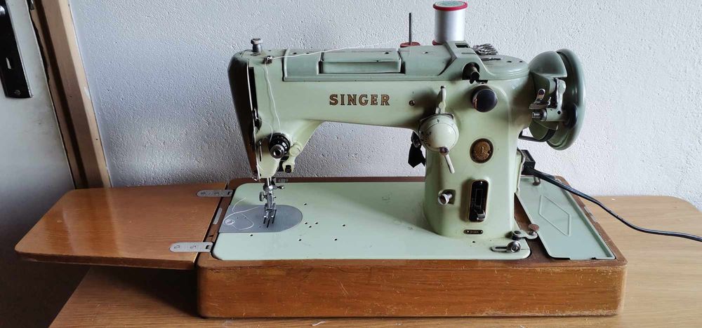 Machine � coudre Singer de 1956 250 Giat (63)