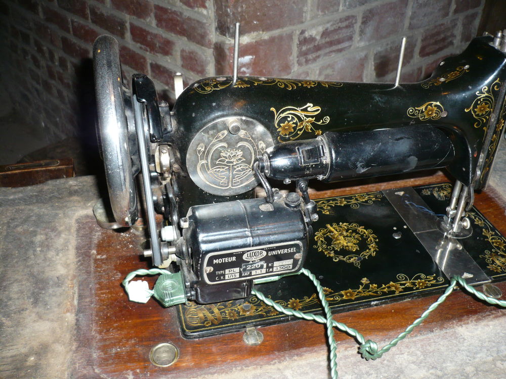 machine a coudre Vintage ann�es 20/50 0 Paris 20 (75)