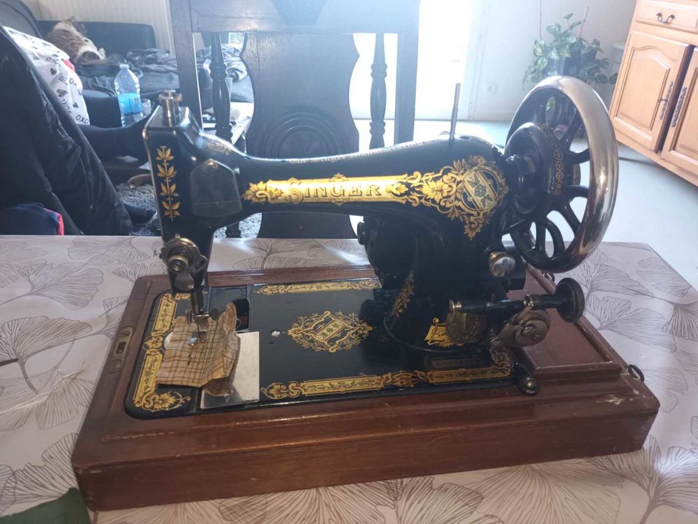 machine �  coudre 150 La Rochelle (17)