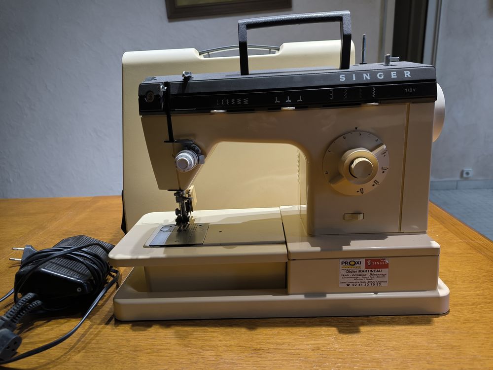 Machine � coudre 40 Beaupr�au (49)