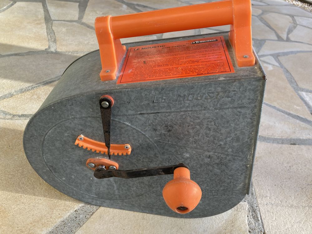 Machine � cr�pir =  TYROLIENNE    Le Moustic   90 Lu�on (85)