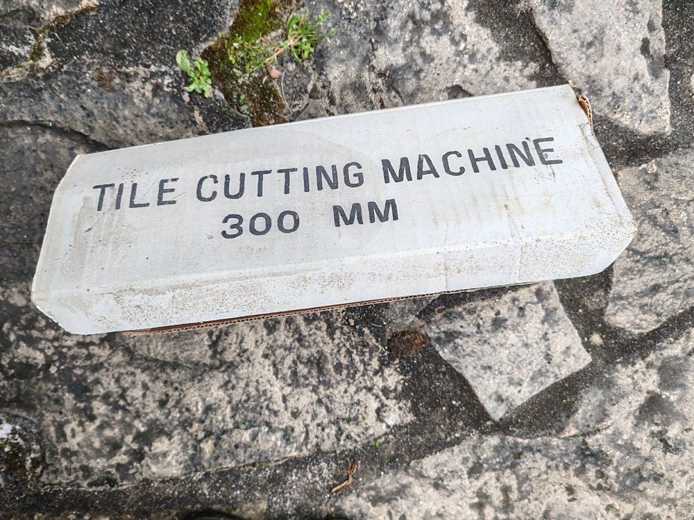 Machine de d�coupe manuelle de carrelage
23 Nevers (58)