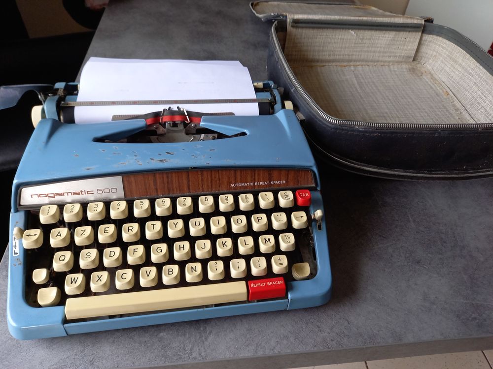 Machine a �crire de 1970 15 L�ognan (33)