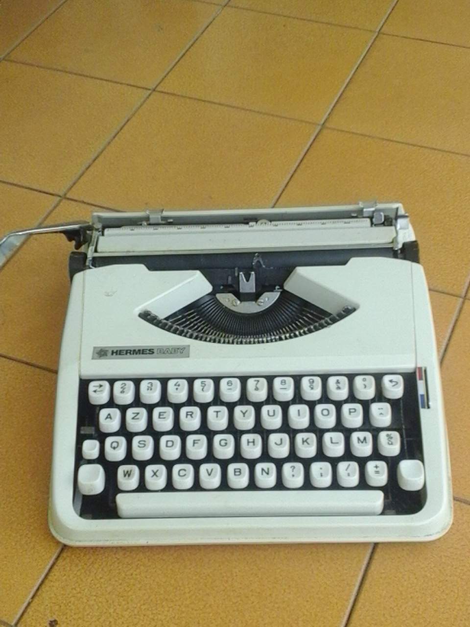 Machine � �crire HERMES mod�le  BABY 0 Le Tampon (97)