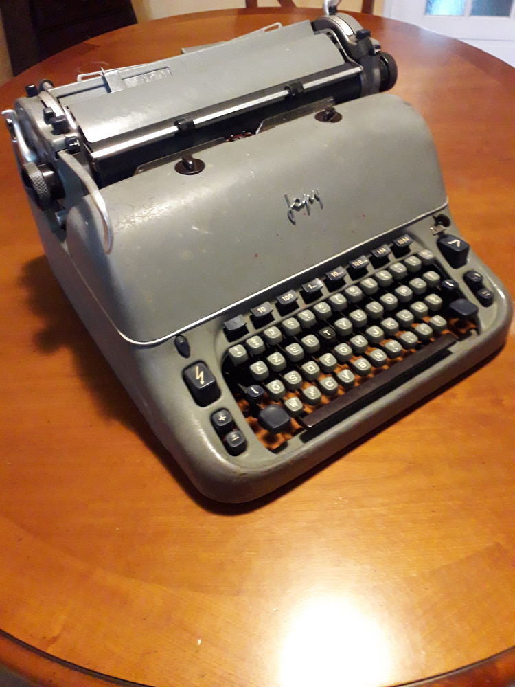 Machine à écrire JAPY 30 Villemomble (93)