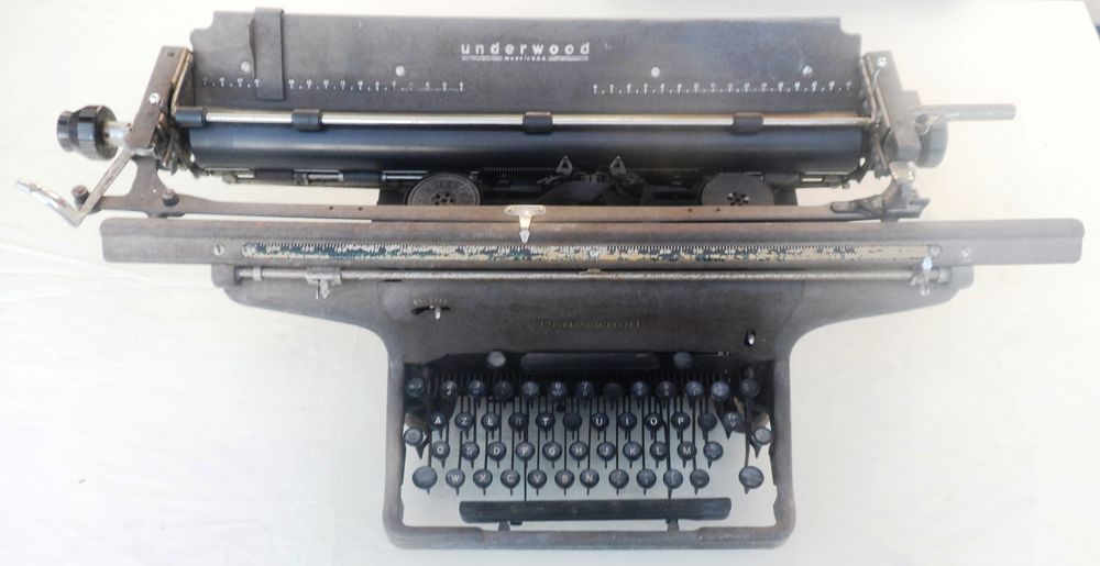 Machine � �crire UNDERWOOD des AN 30/40 made in USA 100 Castries (34)
