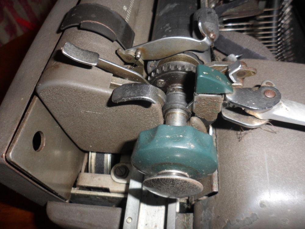 Machine � �crire 15 Saint-L�ger-sur-Roanne (42)