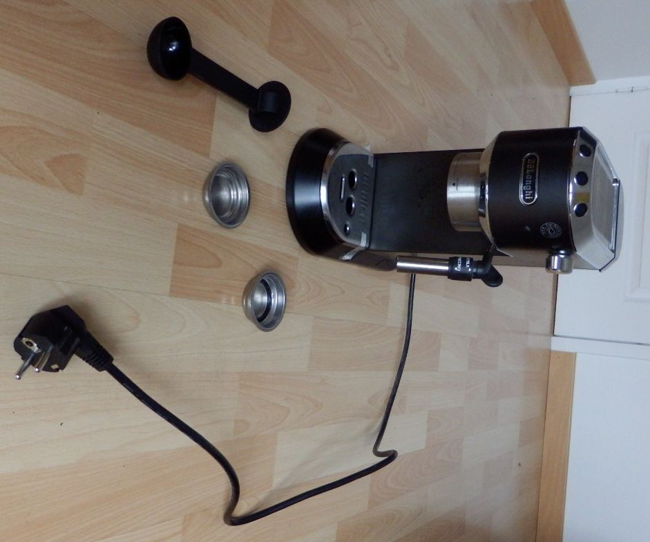 Machine � expresso Delonghi EC695.BK Dedica noir : Tr�s bon 170 �vry (91)