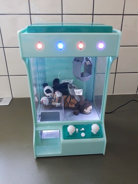 Machine � grapin pince fete foraine jeu jouet d�co maison TV 24 F�ves (57)