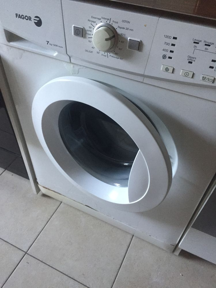 une machine de lavage roupa... 40 Roissy-en-Brie (77)