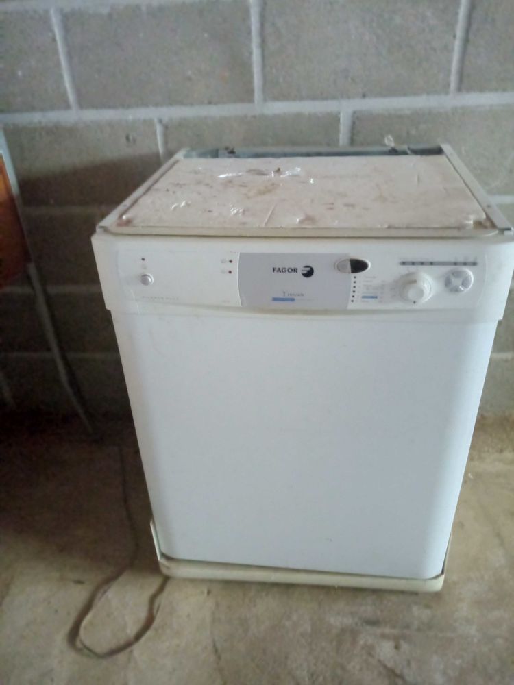 une machine � laver encastrable 300 Sermaises (45)