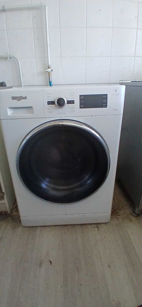 machine �   laver et s�che linge int�gr� 250 Ris-Orangis (91)