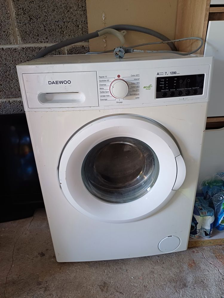 une.machine a laver 100 Louvign�-de-Bais (35)