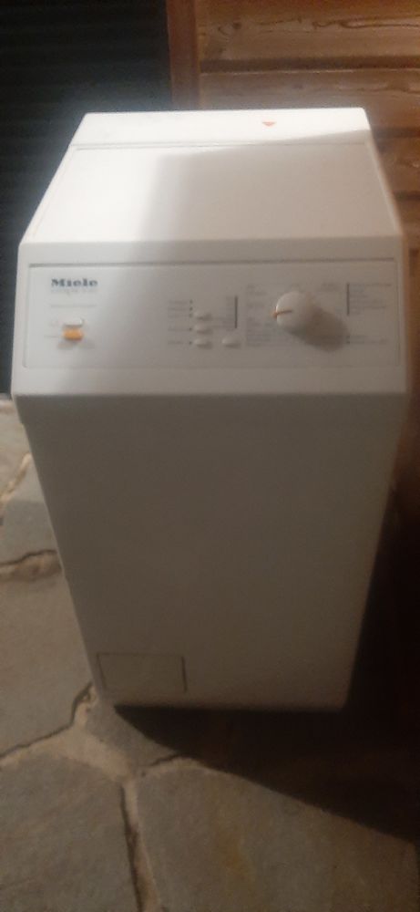 Machine � laver. 70 Th�lis-la-Combe (42)