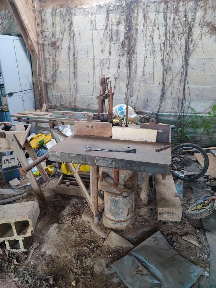 Machine de menuisier. 0 Henvic (29)