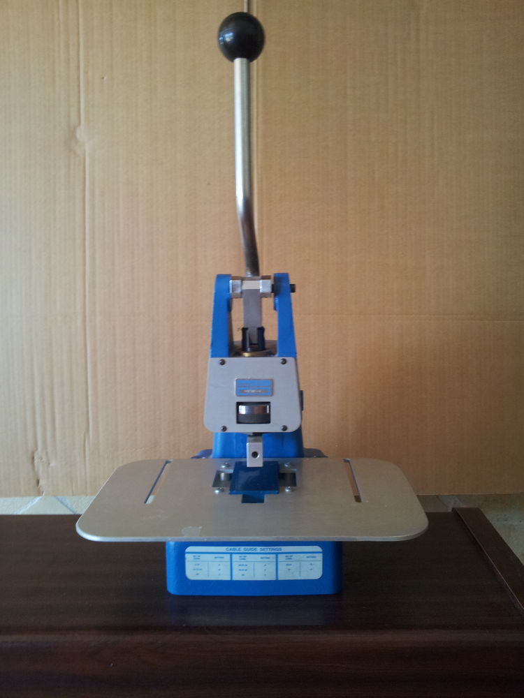 machine � sertir les connecteurs 0 Manosque (04)