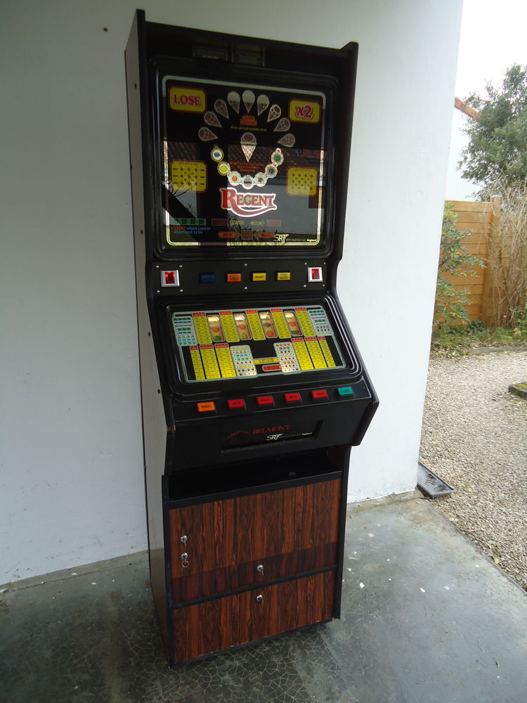 Machine � sous anglaise des ann�es 80   Regent   450 Capbreton (40)