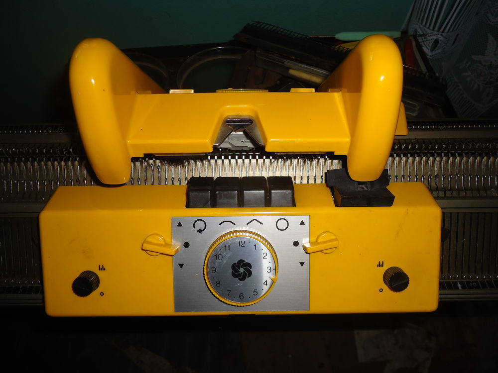 Machine � tricoter Phildar 350 Granges-les-Beaumont (26)