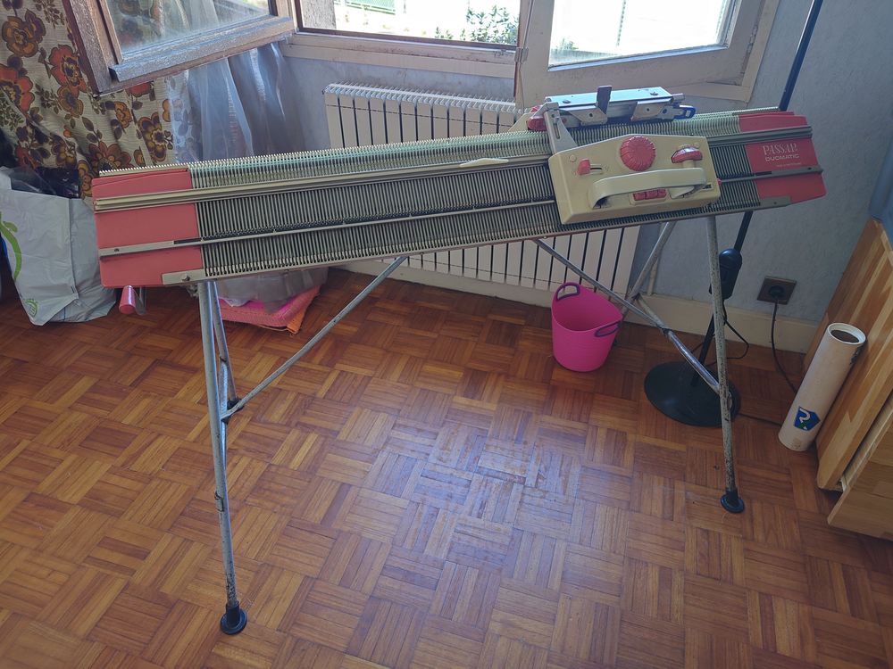 Machine � tricoter 100 Pierrefitte-sur-Seine (93)