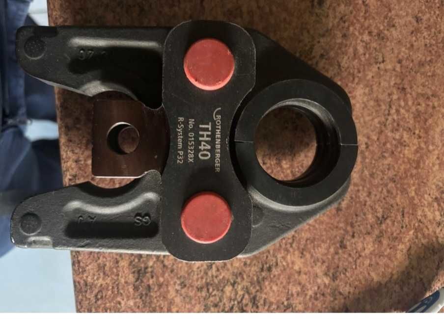 machoire �  sertir 230 Chilly-Mazarin (91)