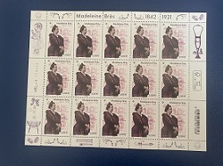 Madeleine Br�s . Feuillet de France neuf** F11 23 Saint-Gilles (30)