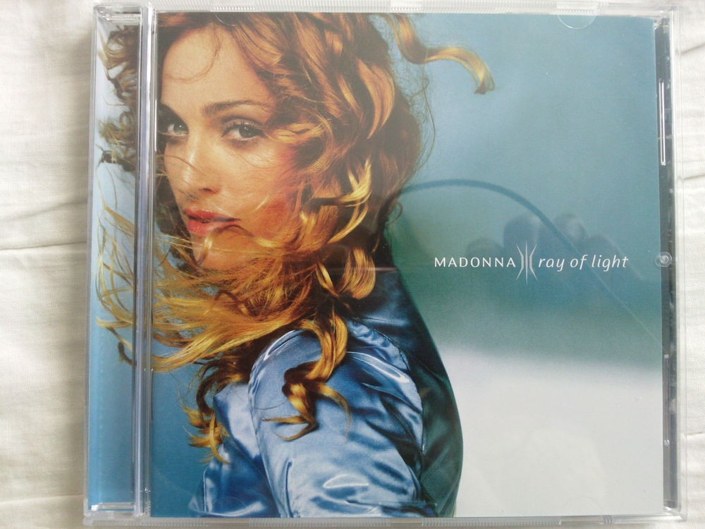 Madonna Ray of light 4 Arros-de-Nay (64)