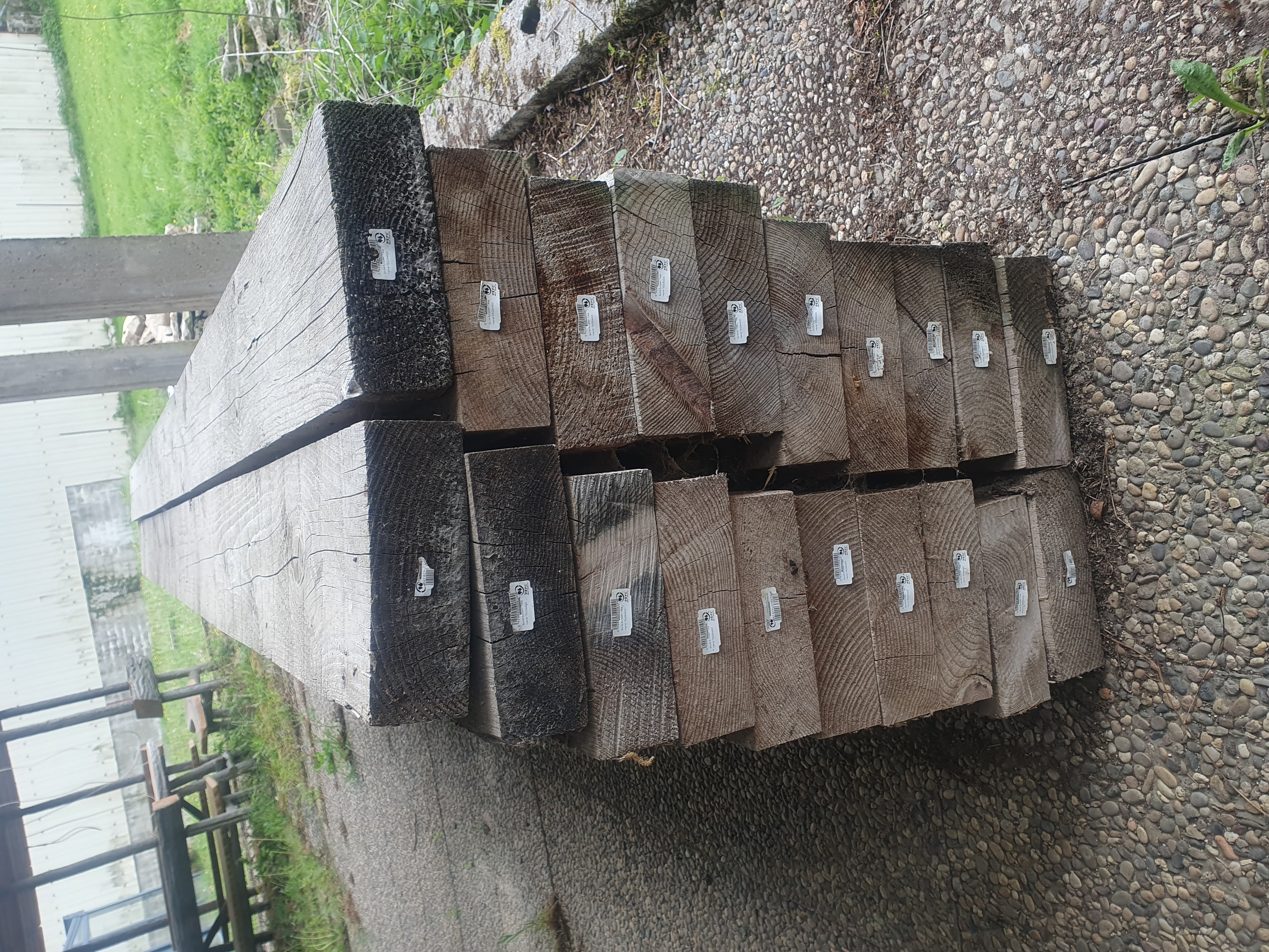 Madrier en bois trait� L. 4 m - section 75 x 225 0 Lavans-Quingey (25)