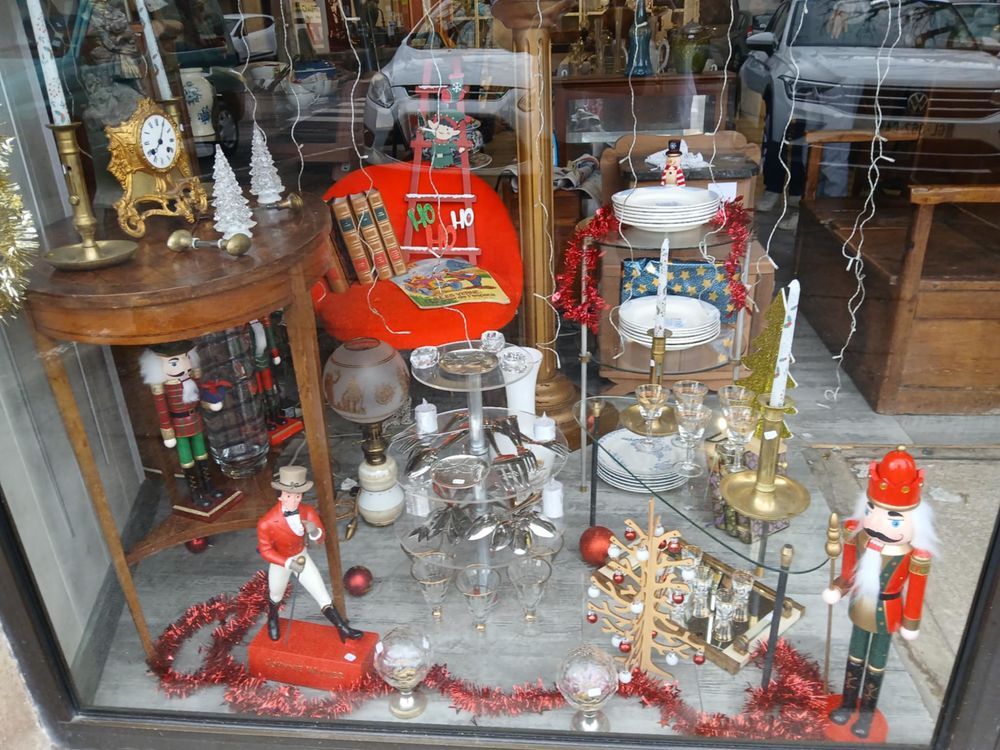 MAGASIN OUVERT. 0 Maurs (15)