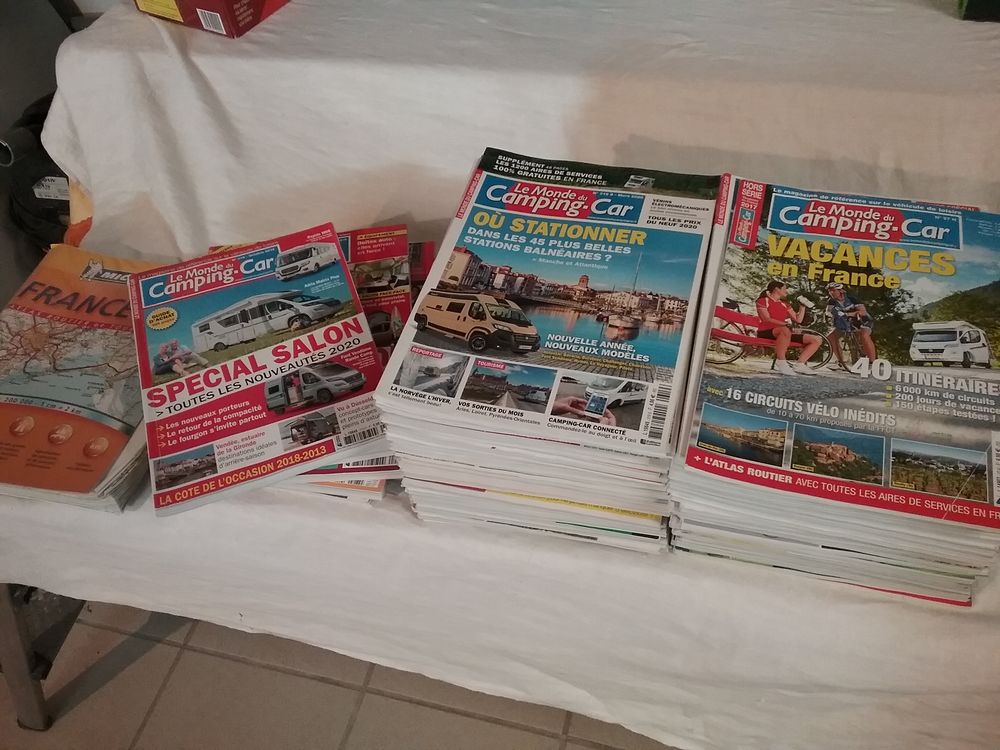 MAGAZINE LE MONDE DU CAMPING CAR + donne. 10 Saint-Symphorien (79)