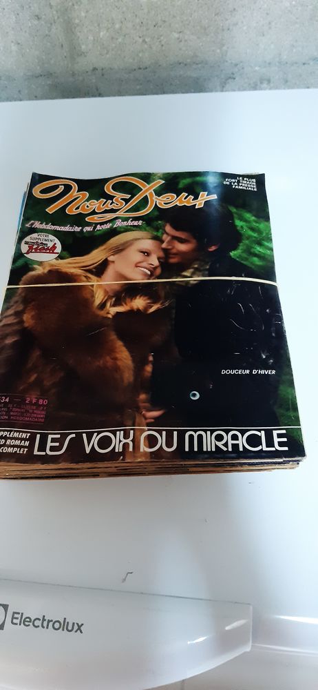 Magazines  Nous Deux  25 Courcelles-l�s-Semur (21)