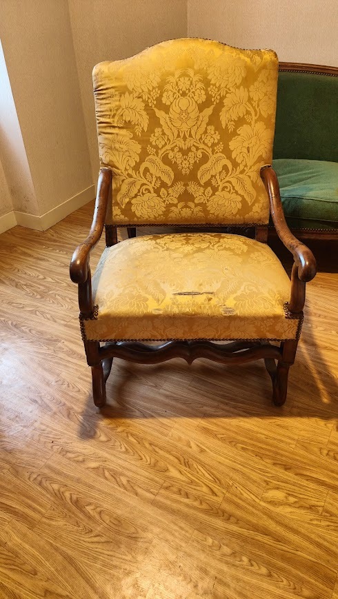 Magistral fauteuil d'�poque  os de mouton . TBE. 180 Pontmain (53)