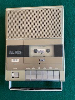 Magn�tophone + casque 
Gris - 24x19x5 cm
45 Le Plessis-P�t� (91)