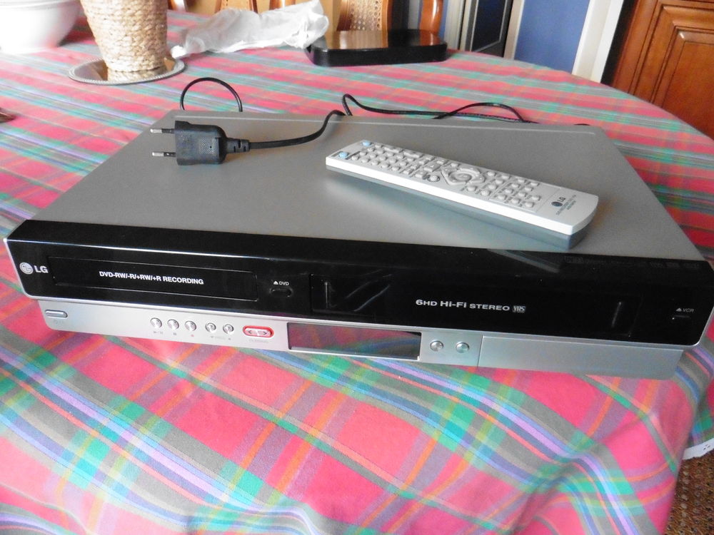 Magn�toscope graveur DVD a cassette mod�le RC 278 
0 L'Hermitage (35)