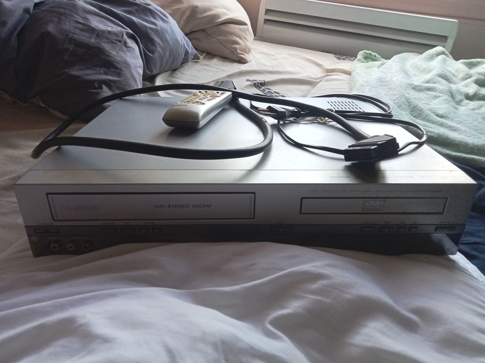 Magn�toscope lecteur DVD Thomson,avec t�l�commande 50 Mon�teau (89)
