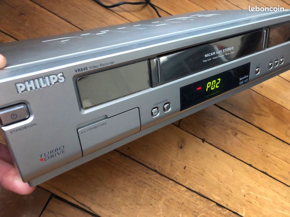- MAGNETOSCOPE VHS PHILIPS VR840
100 M�ru (60)