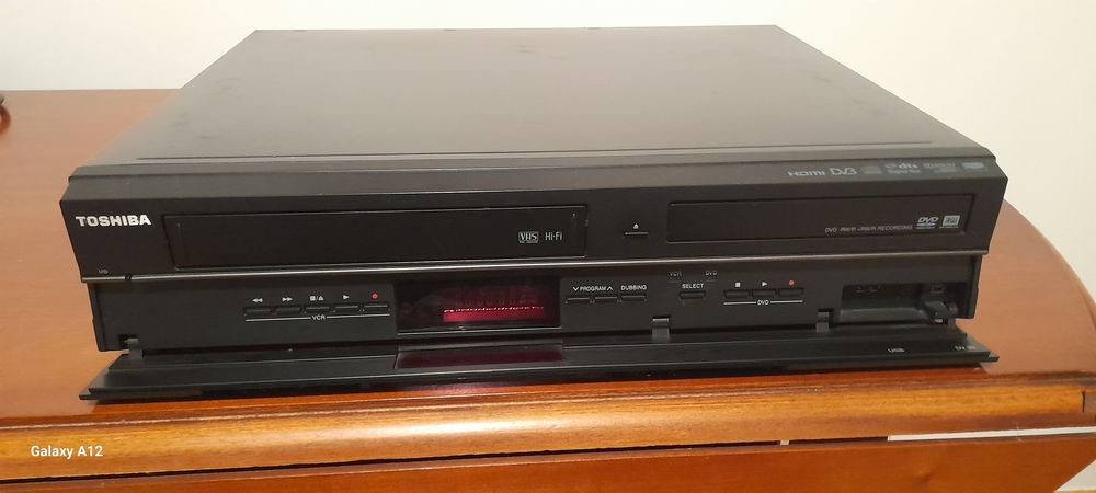 MAGNETOSCOPE TOSHIBA   CONVERTISSEUR  VHS  DVD 150 Loh�ac (35)
