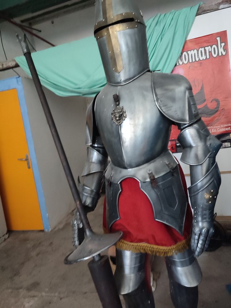 MAGNIFIQUE ARMURE de 1M80 
PRIX 1300E 0 Salies-du-Salat (31)