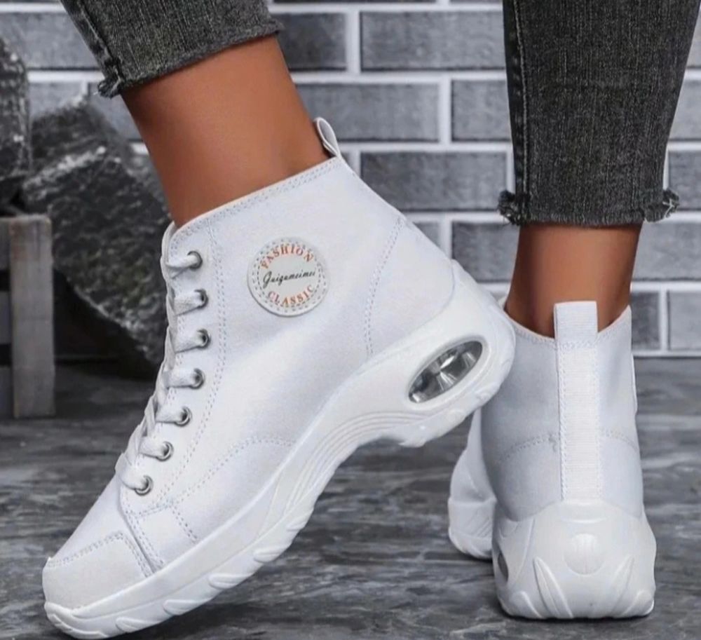 Magnifique baskets blanches 30 Maubert-Fontaine (08)