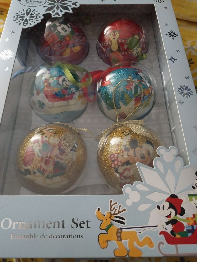 Magnifique boules de No�l Disney Store 35 Saint-Laurent-du-Var (06)