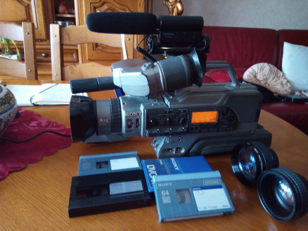 une magnifique camera SONY VCR DX 9000e 180 Montrond-les-Bains (42)