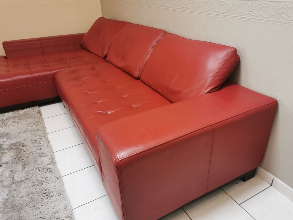 Magnifique canap� d'angle cuir rouge bon �tat 250 Guidel (56)